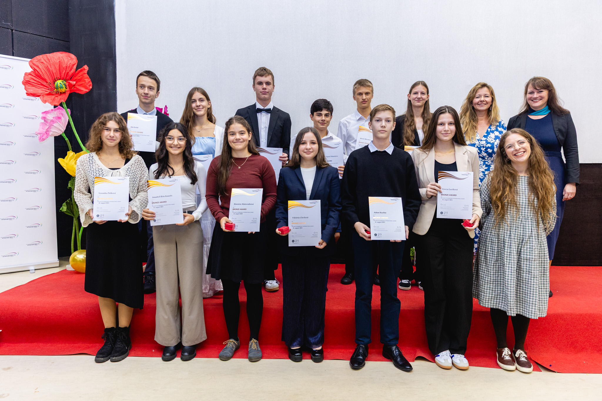 Viac ako 630 mladých z Bratislavského kraja ukázalo, že vytrvalosť má zmysel – získali prestížne ocenenie DofE