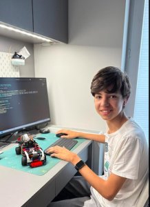 Zostrojením auta v Pythone Timonova DofE cesta nekončí